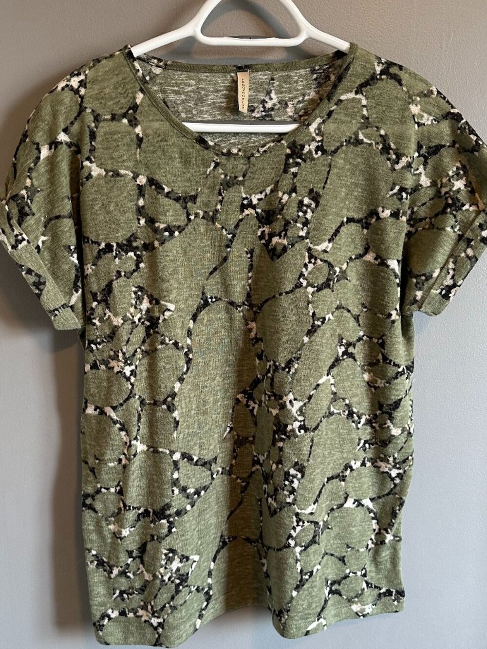 SOYACONCEPT Olive Green Snake Short Sleeve Summer Top Women's Medium
